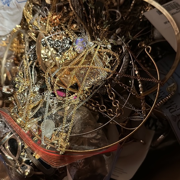 5 LEFT!!! 190 SOLD!
5 POUNDS CRAFT REPURPOSE JEWELRY LOT - Picture 10 of 11